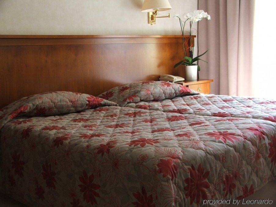 Hotel Diana Vence Room photo